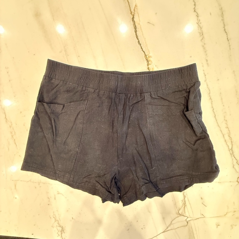 Evereve Black Pocket Shorts